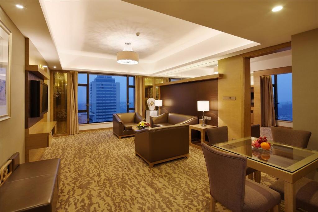 Sovereign Hotel Zhanjiang Kamer foto