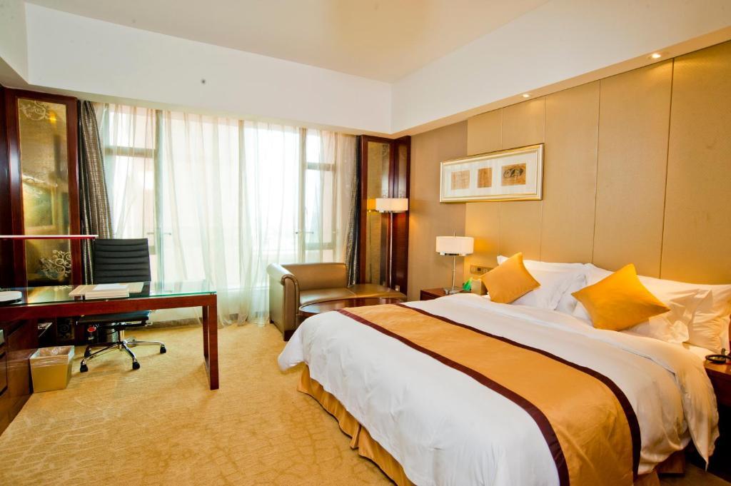 Sovereign Hotel Zhanjiang Kamer foto