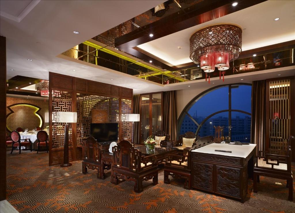 Sovereign Hotel Zhanjiang Buitenkant foto