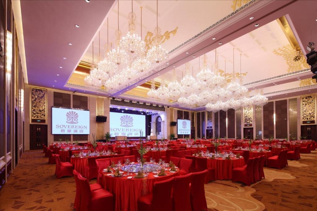 Sovereign Hotel Zhanjiang Buitenkant foto