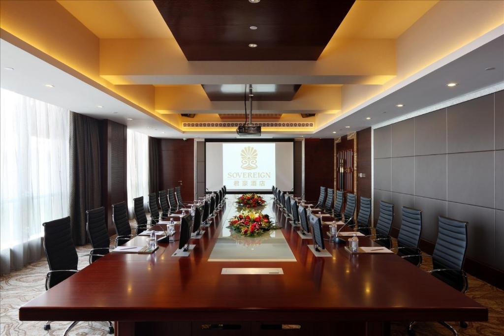 Sovereign Hotel Zhanjiang Buitenkant foto