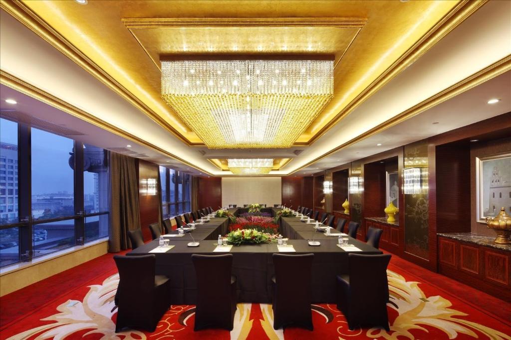 Sovereign Hotel Zhanjiang Buitenkant foto