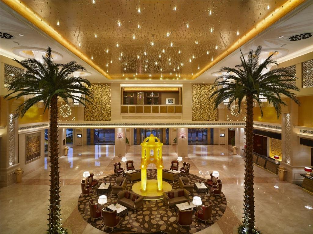 Sovereign Hotel Zhanjiang Buitenkant foto