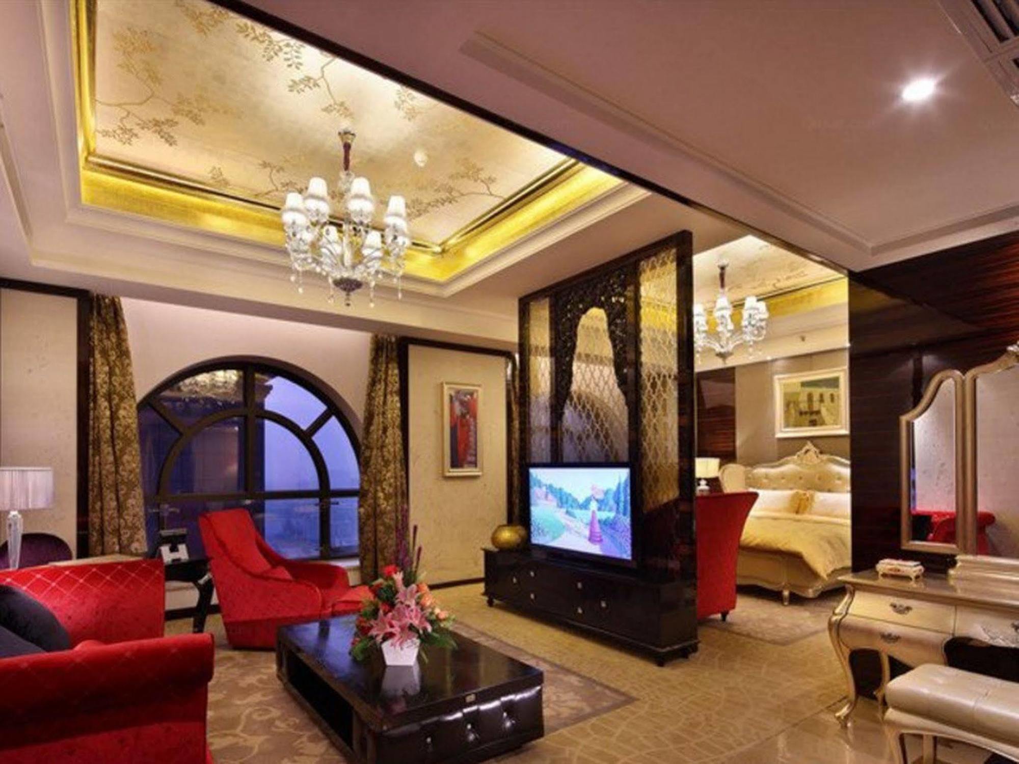Sovereign Hotel Zhanjiang Buitenkant foto